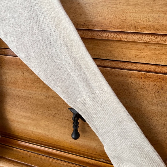 Gap Lightweight Sweater, Size Medium - Picture 4 of 9